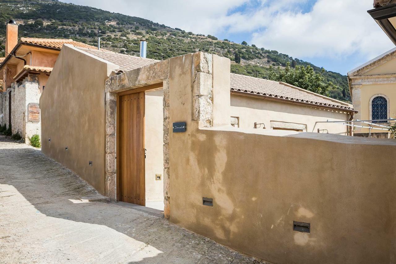Villa Daniela - Saint Nikolas Retreat Faraklata エクステリア 写真